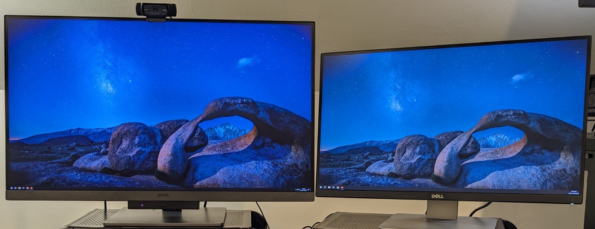 benq-rd320u-side-by-side-with-25-inch-monitor.jpg