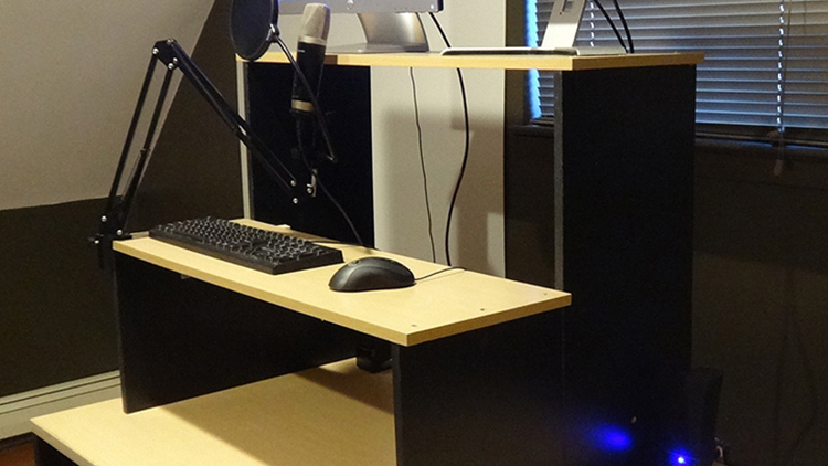 https://nickjanetakis.com/assets/blog/cards/build-a-home-made-standing-desk-for-50-dollars-in-10-easy-steps-5df62bd6ac6a3b6bcef52aafe3f0351668c9bd101ad4916bb6af39fcceba39e3.jpg