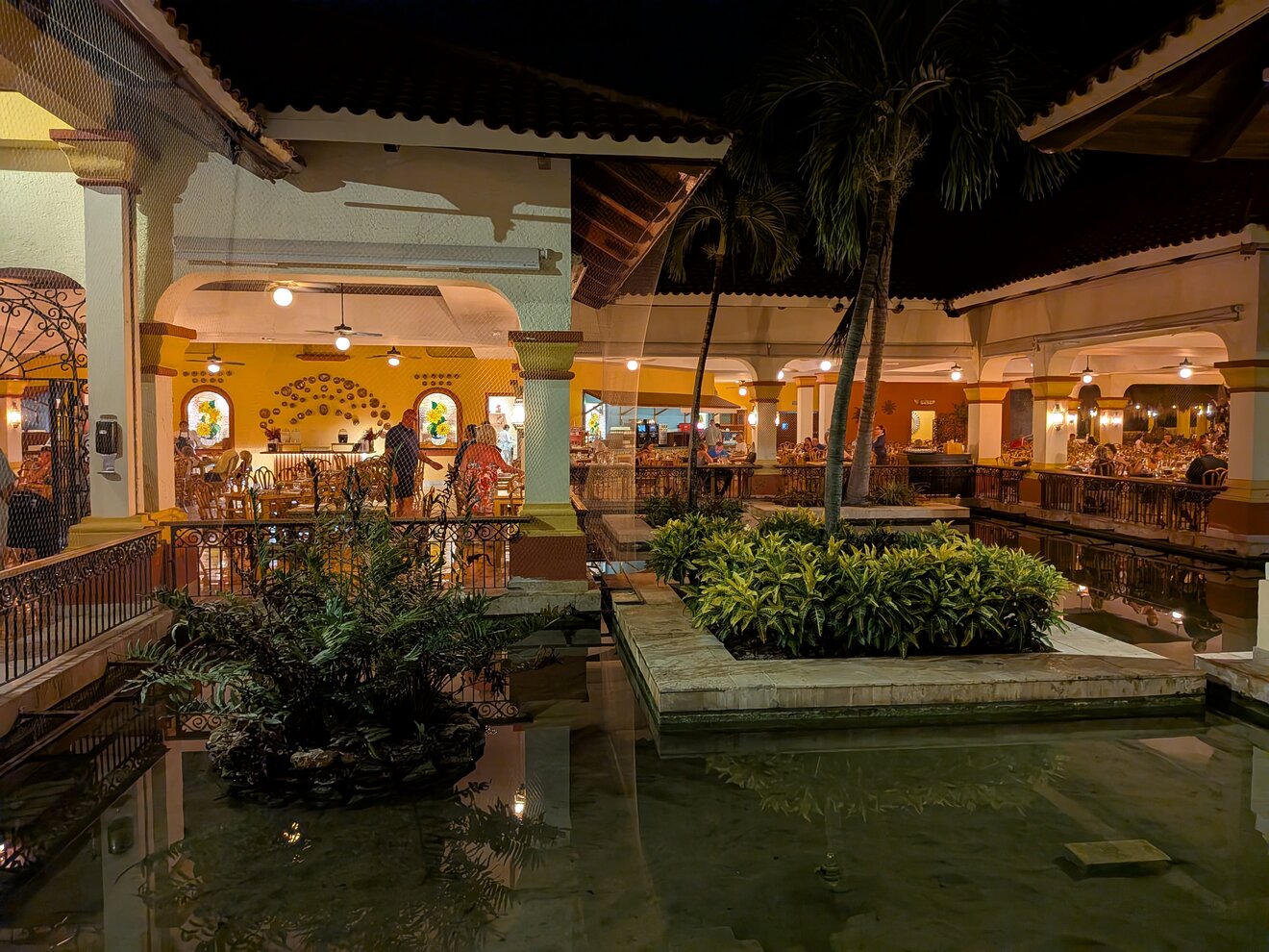 docker-captains-summit-mexico-dinner-buffet.jpg