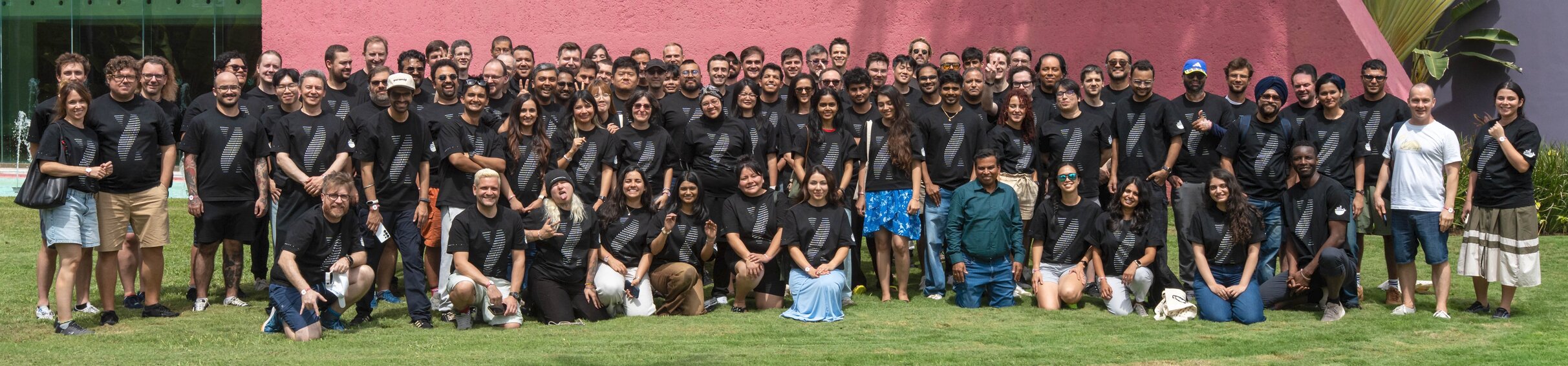 docker-captains-summit-mexico-group-photo.jpg