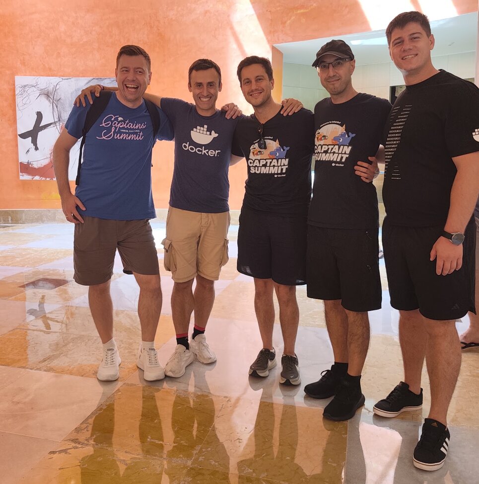 docker-captains-summit-mexico-lobby-group.jpg