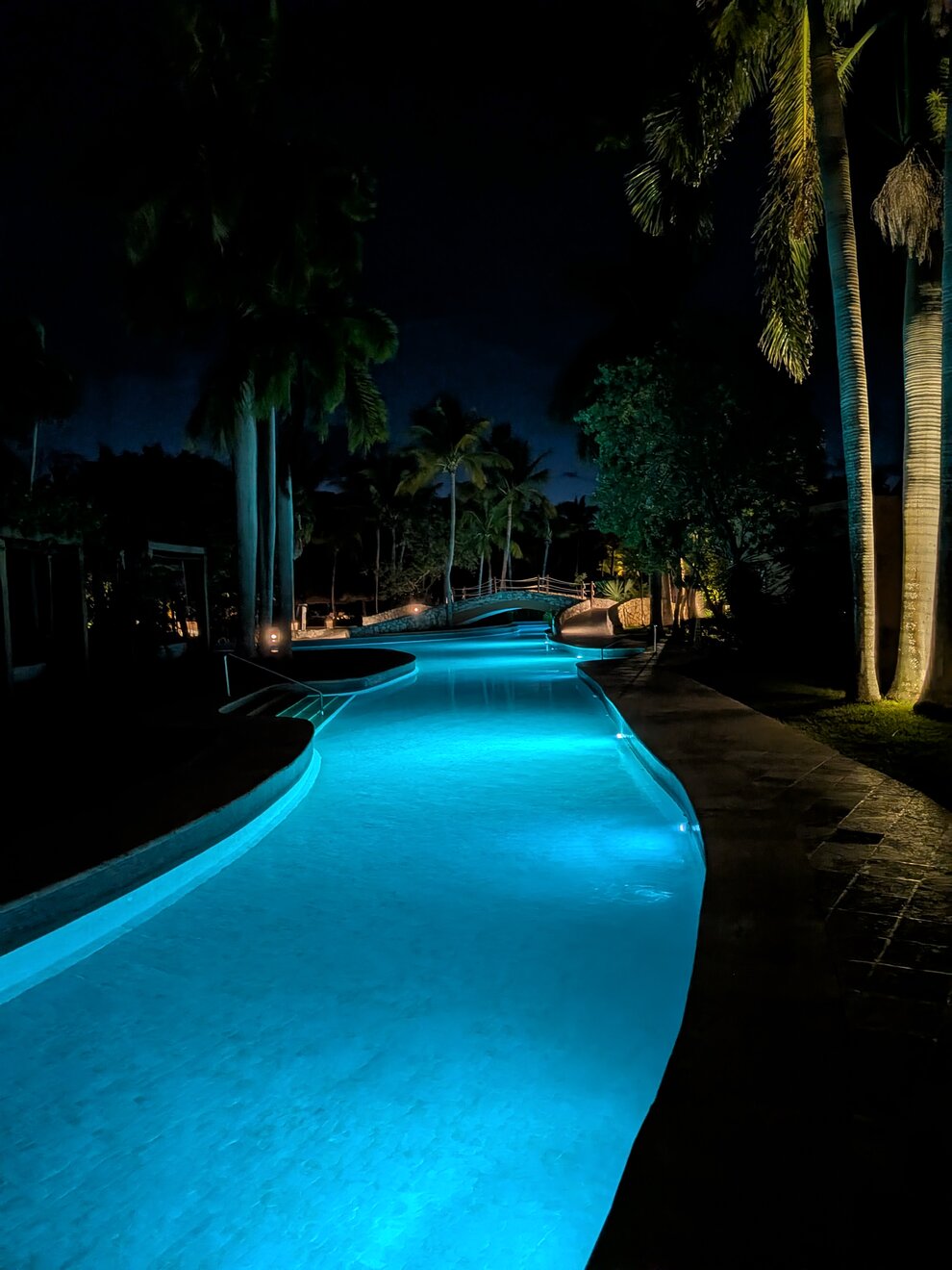docker-captains-summit-mexico-night-pool.jpg